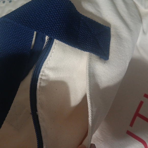 Nautica Cream and Blue Tote Bag with Sporty Design - Picture 4 of 7